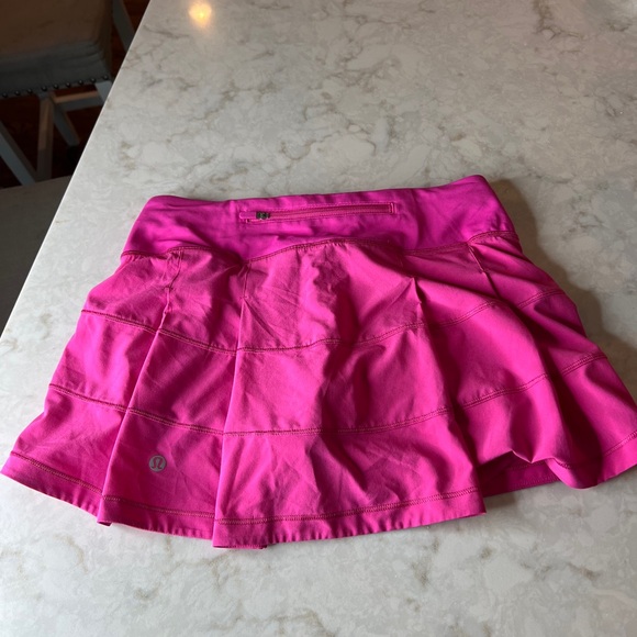 Lululemon Size 4 Pink Skirt - Picture 1 of 1
